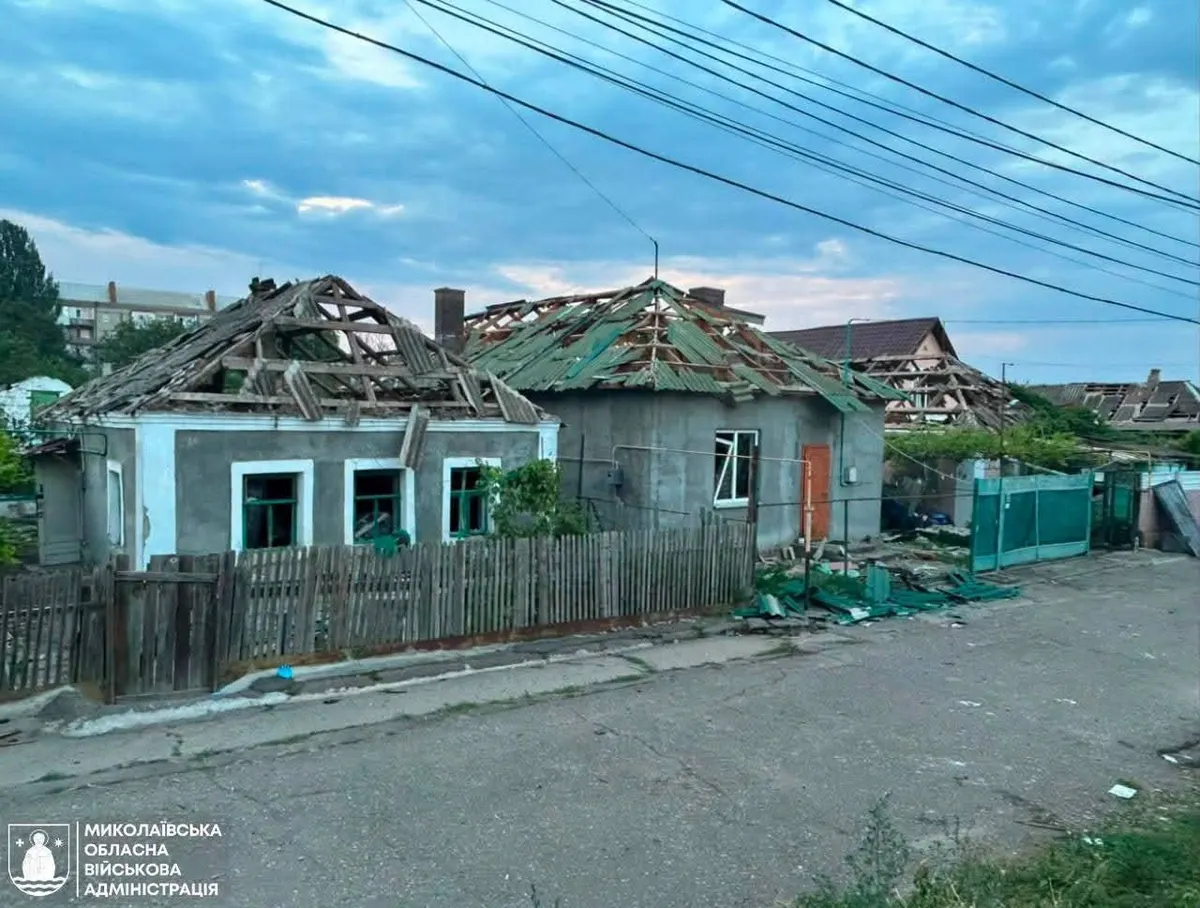 Нічна атака на Миколаївщині: пожежа на складі та удари по громадах