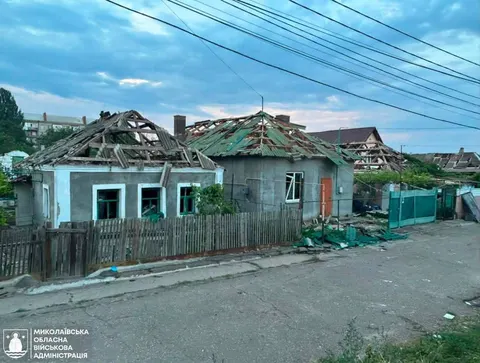 Нічна атака на Миколаївщині: пожежа на складі та удари по громадах