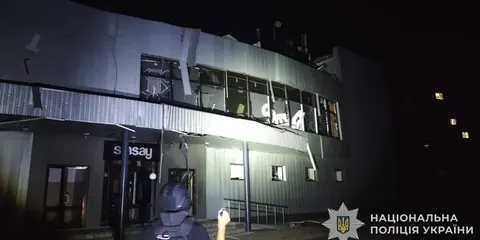 Нічна атака на Суми: чотири КАБи, пошкоджені будинки та ТЦ, 12 постраждалих