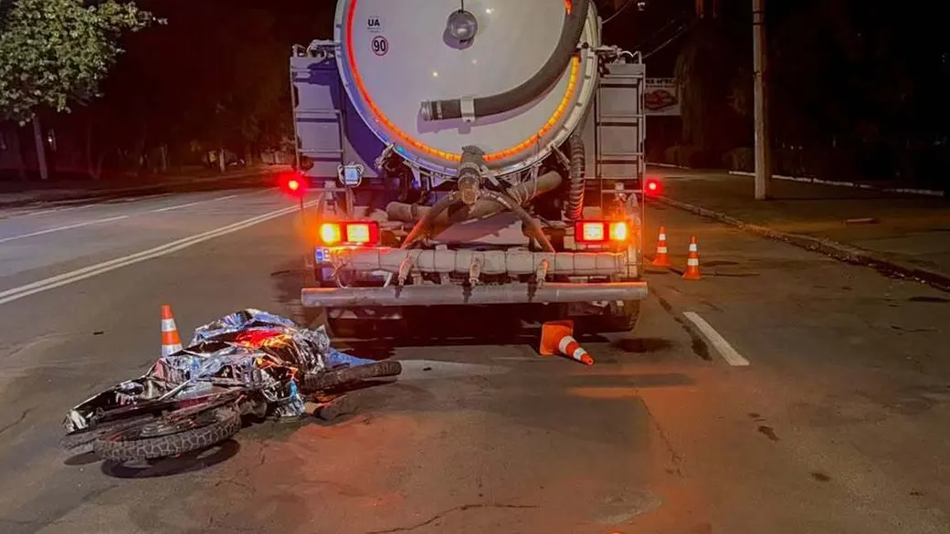 Загибель водія електропітбайка у Хмельницькому: що відомо про ДТП