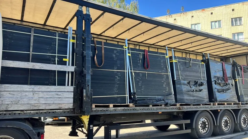 Заводська громада на Тернопільщині отримала 630 сонячних панелей з Франції