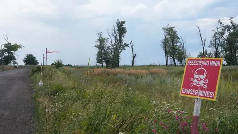 Трактор підірвався на вибухонебезпечному предметі на Харківщині: що це означає
