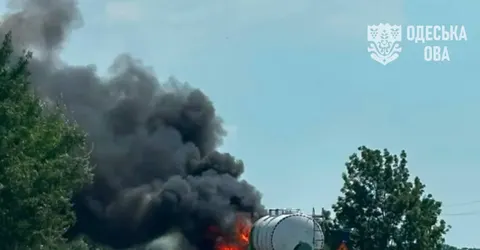 Удар по Одещині: ворог поцілив у цистерну з олією, є жертви