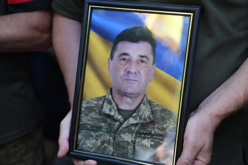 У Луцьку провели в останню путь бійця Олександра Зінчука