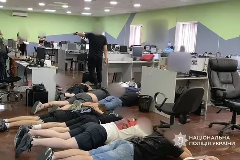 Посадовець ОГП «кришував» шахрайські кол-центри: деталі спецоперації