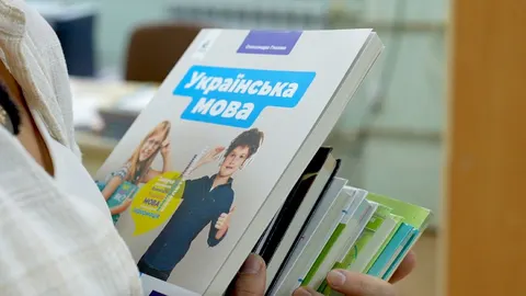 Підручники для 9-х класів на Буковині: чи встигнуть до 1 вересня