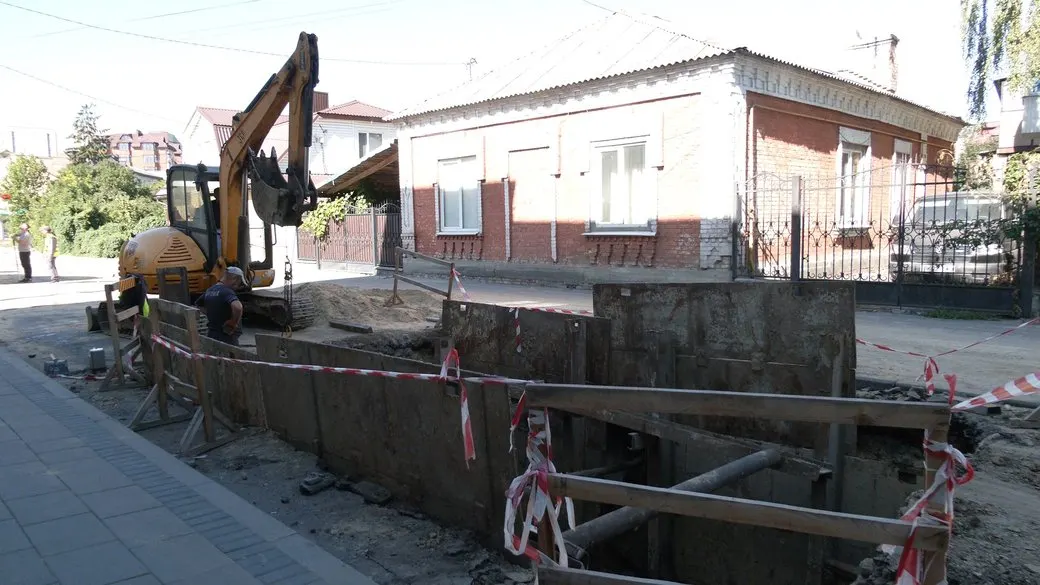 У Рівному на трьох вулицях будують нову систему водовідведення