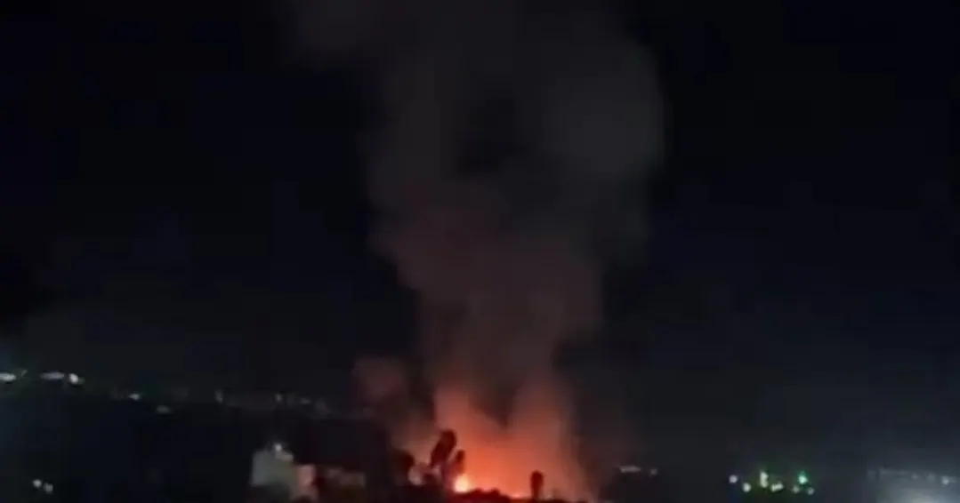 Атака на Дніпро: вибухи, пожежа та двоє поранених