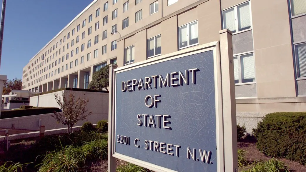 Держдеп США закликав американців утриматися від поїздок в Україну