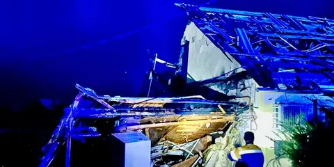 Удар по Дніпру: пошкоджено склад і будинок, троє постраждалих