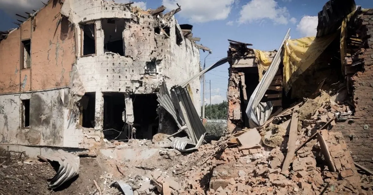 Атака на Суми: четверо авіабомб, загиблий та зруйновані будинки