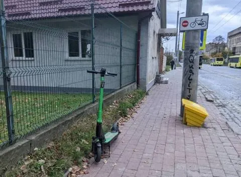 У Львові вимагають повної заборони прокату електросамокатів