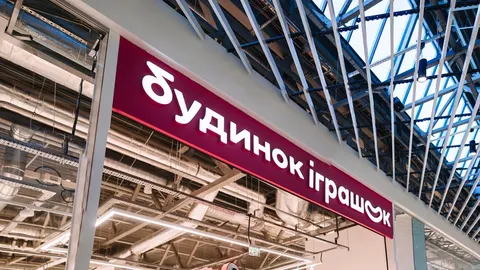 Ракетний удар знищив склад «Будинку Іграшок»: що це означає для клієнтів