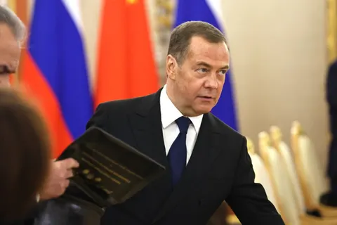 «Або велика, або її не буде»: що стоїть за новою заявою Медведєва про Росію