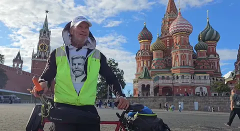Чеський мандрівник на велосипеді «Україна» доїхав до Москви: що він побачив
