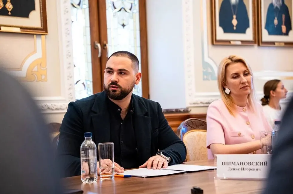 Окупанти звітують про 18 тисяч молоді Донеччини у "патріотичних" проєктах