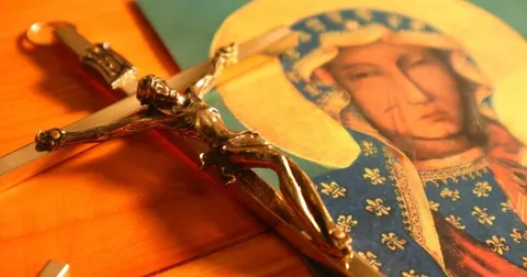 Воздвиження Хреста Господнього: що це за свято і як його відзначають
