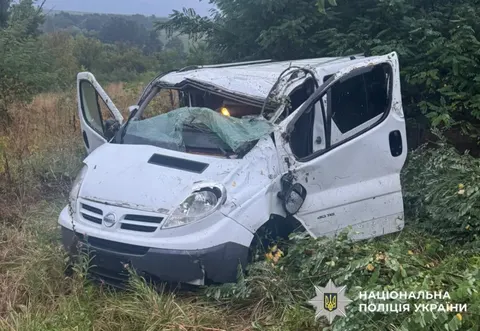 На Буковині автівка злетіла в кювет: двоє дітей у лікарні