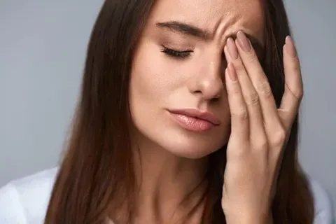 Домашній контроль очного тиску: кому це потрібно і як діяти