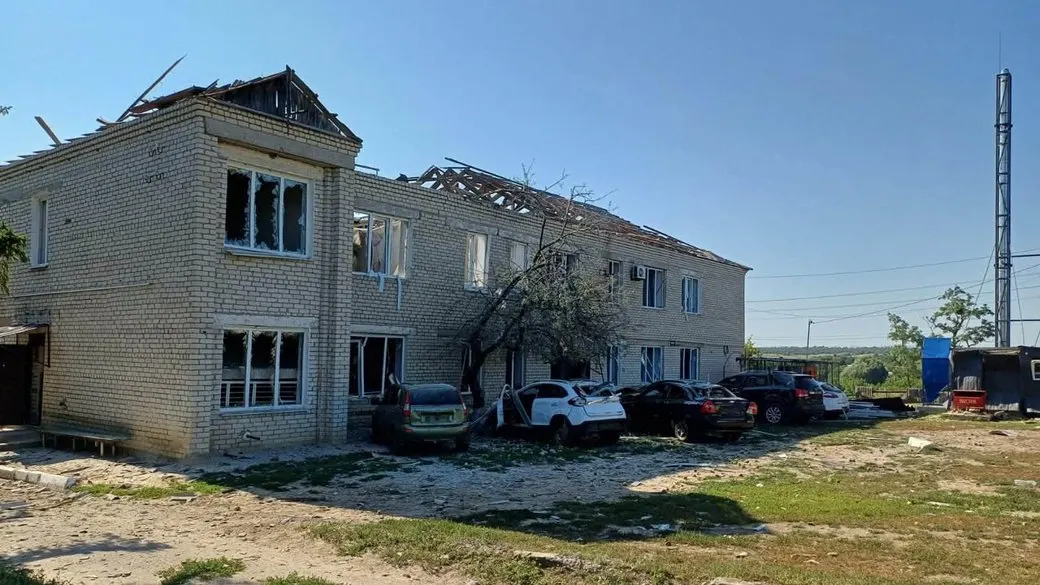 Удар по сільраді на Харківщині: четверо поранених, будівля зруйнована