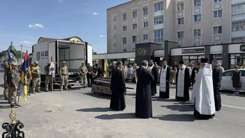 Тернопільщина попрощалася з воїном Андрієм Владимірським
