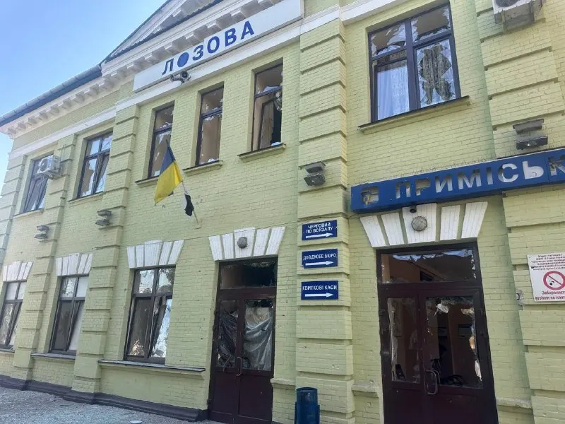 Атака на станцію "Лозова": загинули двоє залізничників, рух поїздів призупинено
