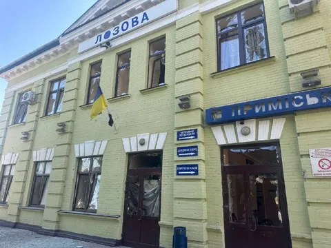 Атака на станцію "Лозова": загинули двоє залізничників, рух поїздів пр