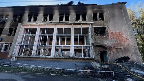 Нічні удари по Мені: РФ двічі за добу атакувала будівлю «Укртелекому»