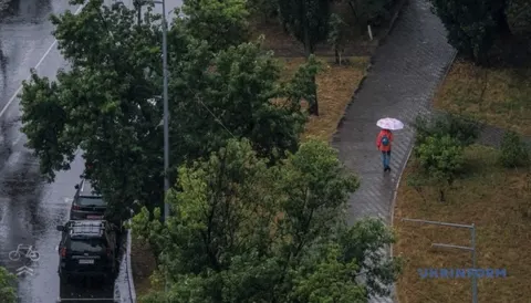 Недільна погода в Україні: дощі та грози на сході, до +33° на півдні