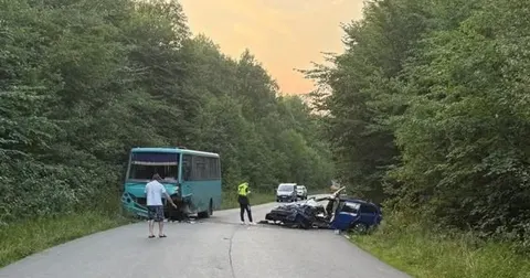 На Львівщині легковик вилетів на зустрічну смугу: 11 травмованих