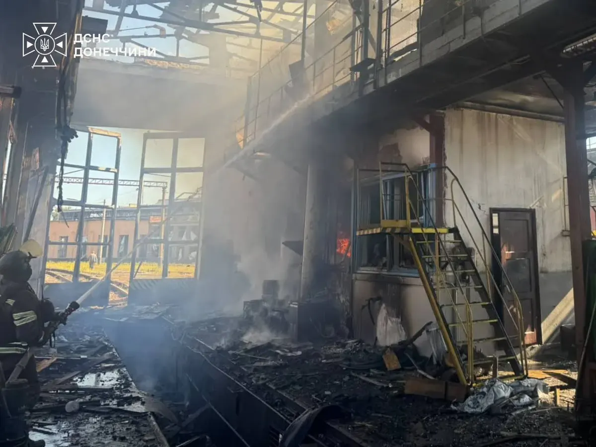Авіаудар по Слов'янську: троє поранених і пожежа на підприємстві