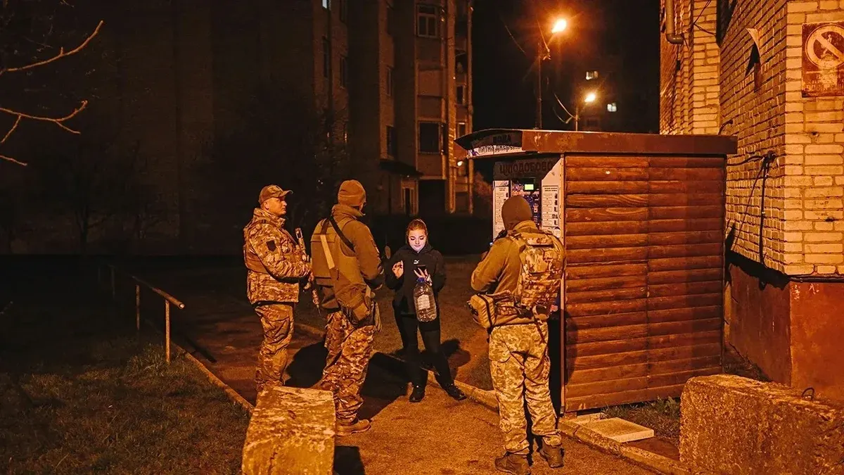 Комендантська година: за що реально карають і кого патрулі можуть зупинити