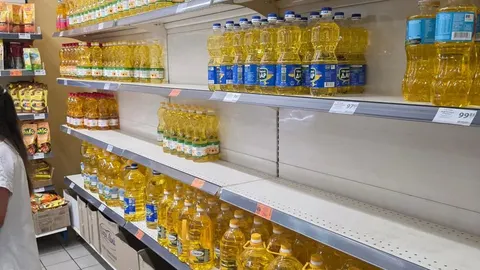 Через атаки РФ у супермаркетах зникають товари: що відбувається з полицями
