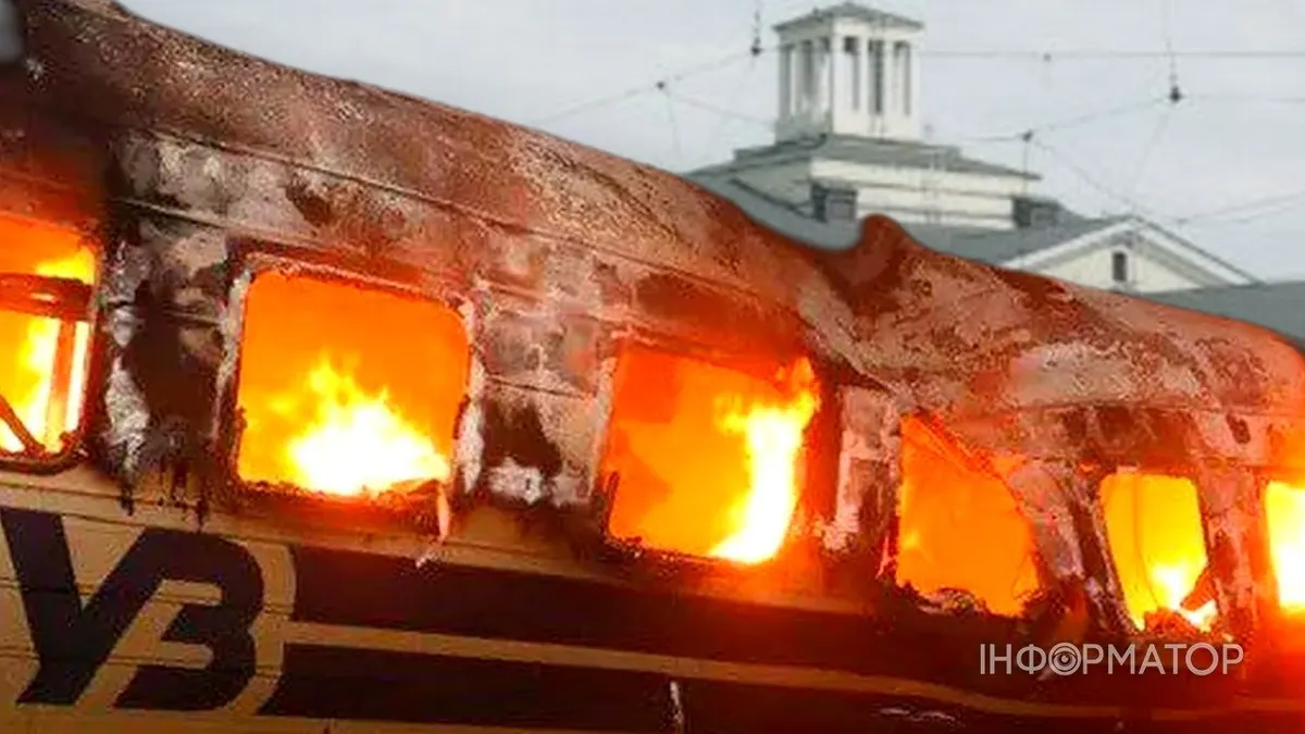 Удар по потягу в Лозовій: двоє залізничників загинули, рух призупинено