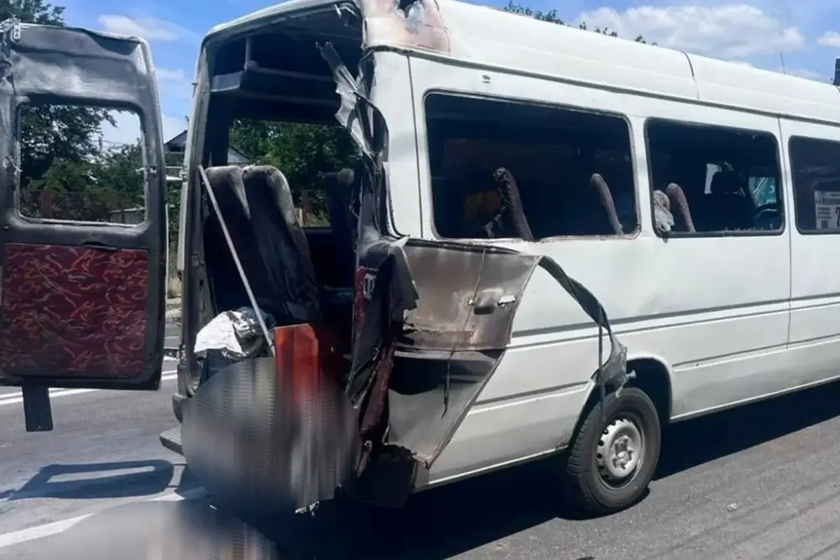На Запоріжжі РФ вдарила по авто з гумдопомогою: є постраждалий