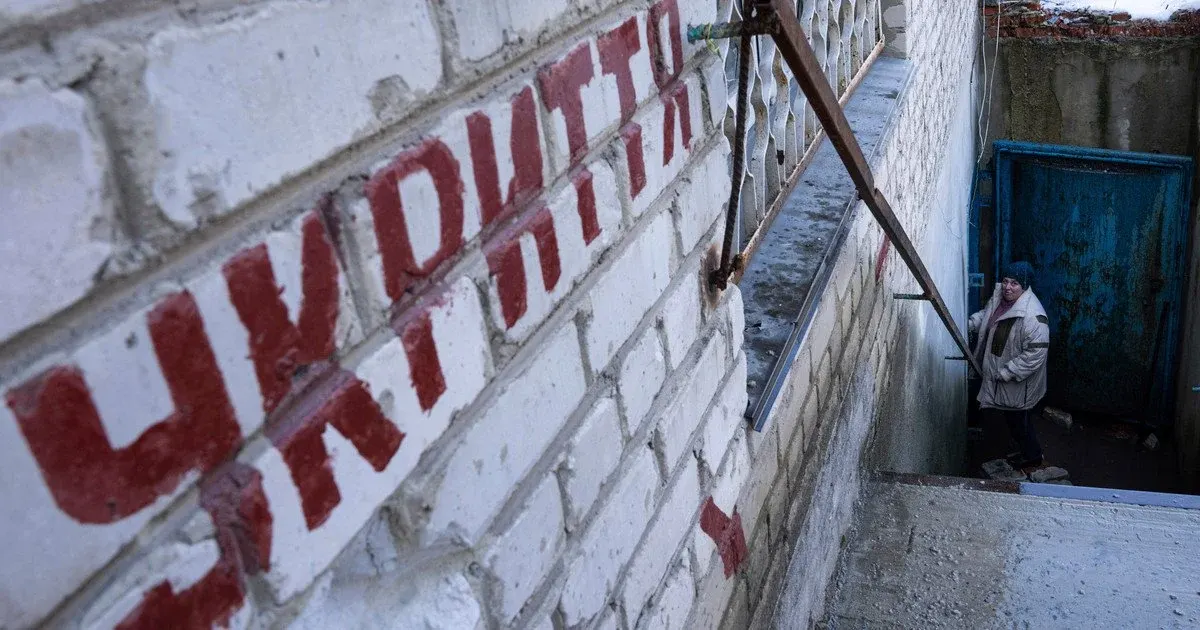 Атака на Київ: люди заблоковані в укритті, є пожежі