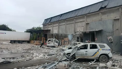Удар по Слов'янську: поранені в центрі міста, зруйновано ресторан і пошкоджено «Нову пошту»
