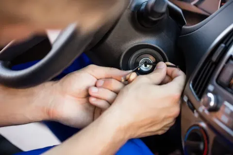 У Чернівцях двоє 16-річних підлітків викрали автомобіль