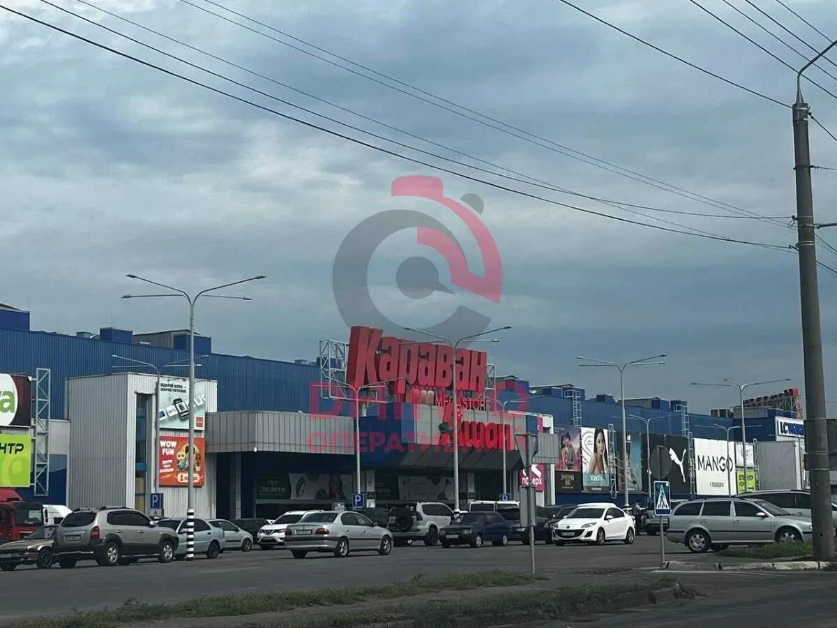 Як працюють ТЦ на лівому березі Дніпра під час тривоги: перевірка
