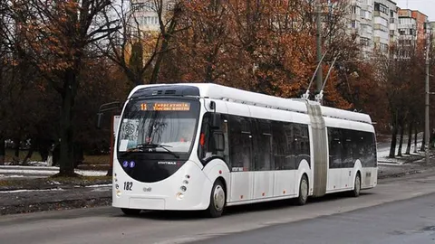 У Рівному в тролейбусі побили контролерку: що відомо про напад і розслідування