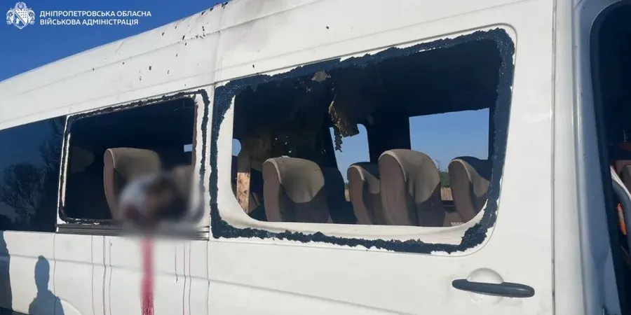 Удар дрона по автобусу на Нікопольщині: п'ятеро загиблих, семеро поранених