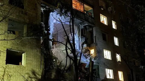 Удар КАБів по Сумах: під завалами багатоповерхівок можуть бути люди