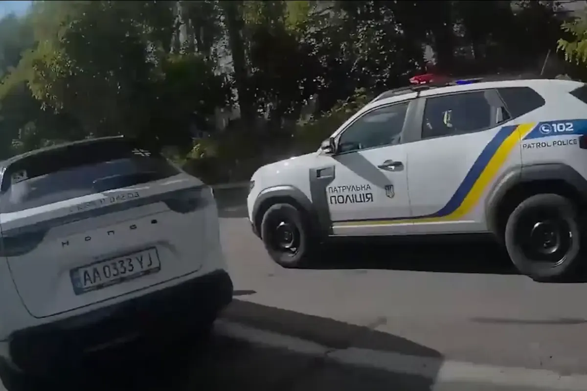 Напад на патрульного в Києві: що відомо про інцидент