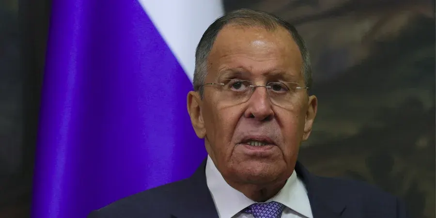 Лавров: Росія готова до переговорів, але не зупинить війну на їхній час