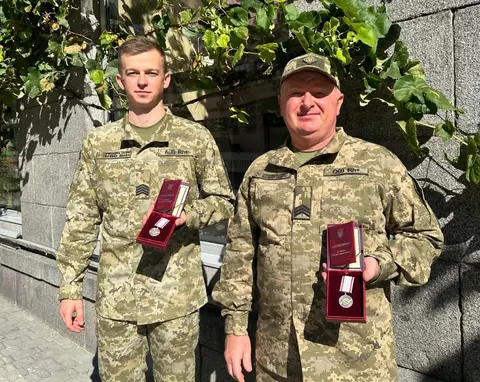 Двоє бойових медиків із Волині отримали нагороди «За врятоване життя»