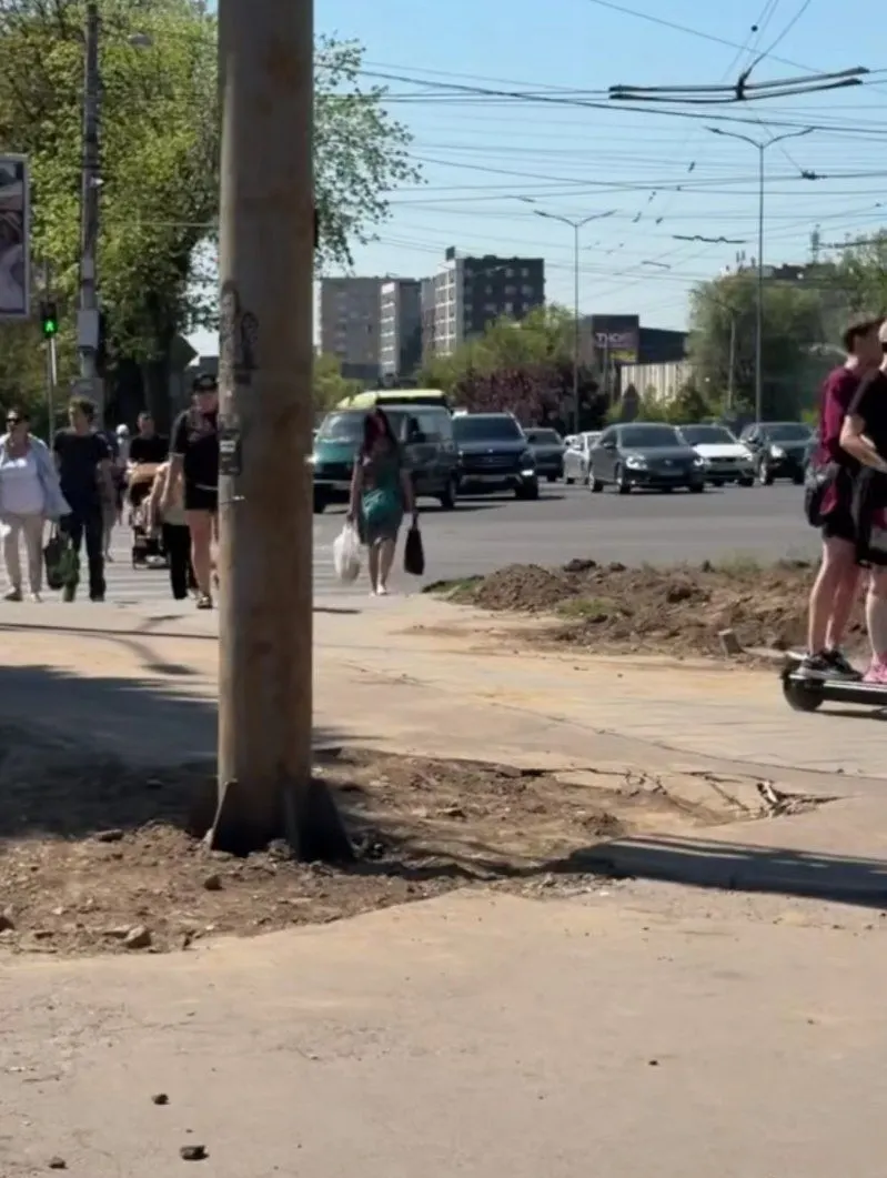У Львові білборд опинився на велодоріжці: місто вимагає демонтажу