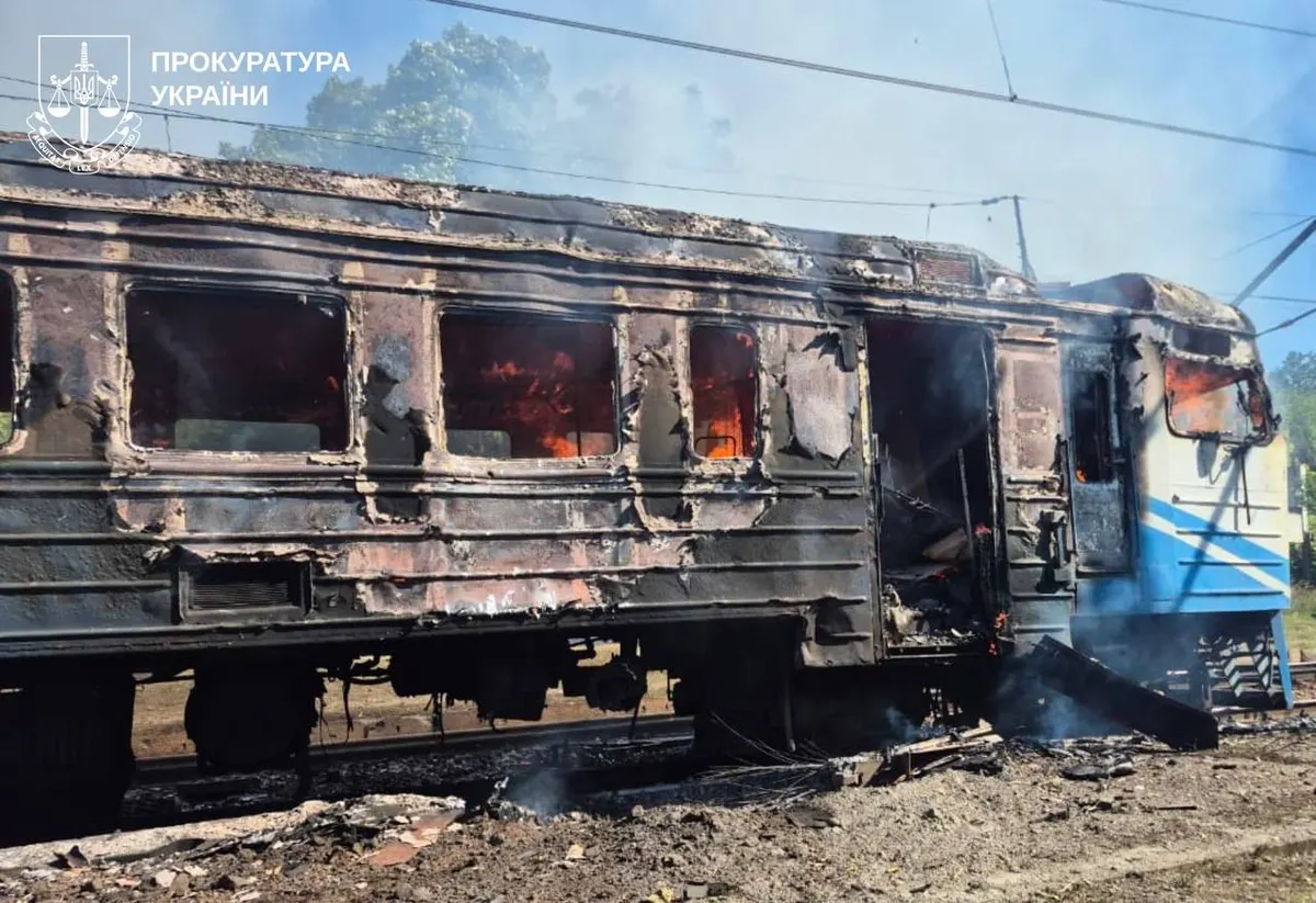 Удар БпЛА по електропоїзду на Харківщині: що змінює нова тактика атак на залізницю