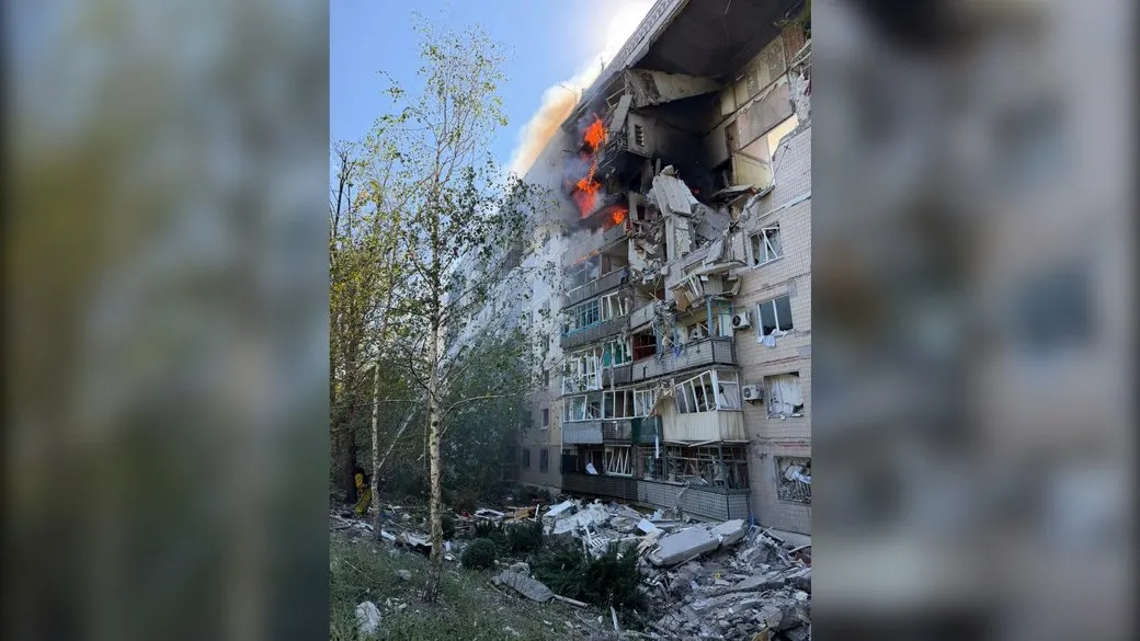 Удар по Слов'янську: що відомо про обстріл багатоповерхівки