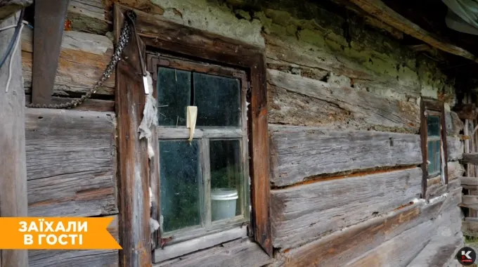 300-літня хата під соломою на Волині: там досі печуть паску