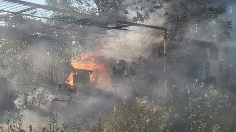 Вісім пожеж через обстріли: як минула доба на Донеччині
